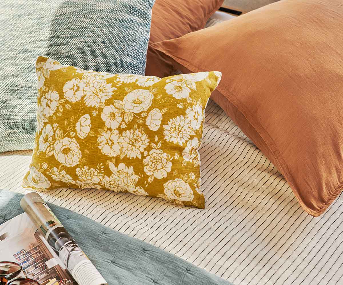 Tableau de bord dans la cabine d'un camping-car Pilote.