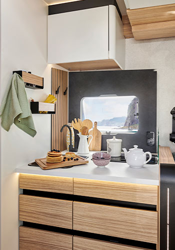 Cuisine d'un camping-car profilé Pilote P720FC