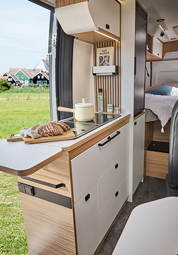 Cuisine du fourgon aménagé Pilote V630J